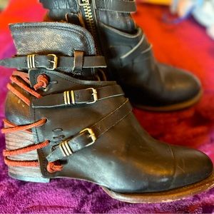 FREEBIRD CRUE BOOTIES. LIKE NEW. SIZE 9